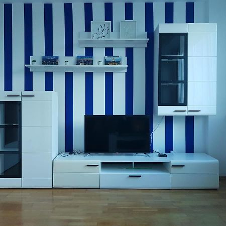 Central Apartment With 24-7 Building Security Novi Sad Exterior photo